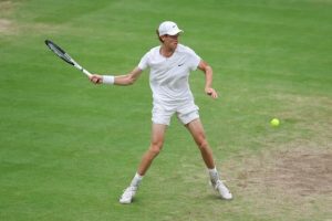 Jannik Sinner s&rsquo;en sort contre Jan-Lennard Struff et rejoint le dernier carré à Halle