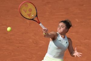 Jasmine Paoloni bat Mirra Andreeva en deux sets et rejoint Iga Swiatek en finale