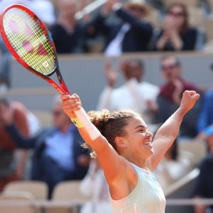 L&rsquo;Italienne Jasmine Paolini surclasse Mirra Andreeva et rejoint Iga Swiatek en finale de Roland-Garros