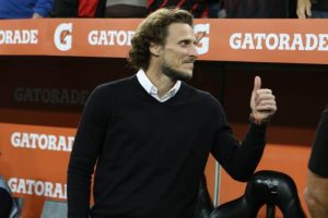 L&rsquo;ancien footballeur Diego Forlan brille sur les terrains de tennis