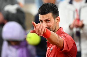 Novak Djokovic se comporte en seigneur et n&rsquo;oublie pas ses fans à RG