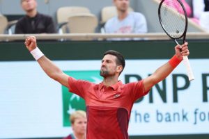 Novak Djokovic s&rsquo;en sort en 5 sets contre Francisco Cerundolo en 8es à Roland-Garros