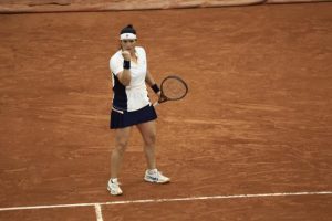 Ons Jabeur écarte Leylah Fernandez au troisième tour de Roland-Garros