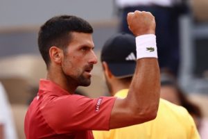 Renversant, Djokovic s&rsquo;en sort en cinq sets et plus de quatre heures contre Cerundolo