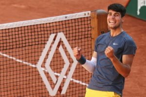 Roland-Garros: Alcaraz et Zverev sont enfin en finale à Paris