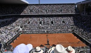 Roland Garros > Alizé Cornet devant Ruud-Zverev : « Voir ces tribunes à moitié vide pour une demi-finale masculine quand on sait à quel point les places sont difficiles à avoir, cela fait un peu de la peine pour le tournoi et les amoureux de tennis »