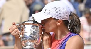 Roland Garros > Gill Gross (analyste tennis) : « Les comparaisons entre Nadal et Swiatek mettent mal à l&rsquo;aise mais peut-on vraiment dire que les 14 titres de Rafa ne sont pas le point de référence pour Iga étant donné le le rythme qu&rsquo;elle suit ? »