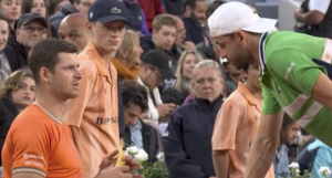Roland Garros > Hurkacz à Dimitrov en plein match : « Tu veux vraiment continuer avec la dame ici ou tu veux changer d&rsquo;arbitre ? »