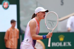 Roland-Garros : Iga Swiatek s’offre une quatrième couronne en surclassant Jasmine Paolini en finale