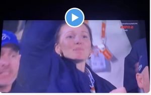 Roland Garros > Jelena Djokovic, hystérique mais comblée, quand on aime, on compte pas !