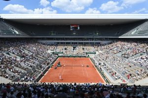 Roland Garros > Mark Petchey sur la deuxième demi-finale entre Zverev et Ruud devant des sièges vides : « Cela me rappelle quand Tsonga a joué sa première demie à RG en 2013 après le 9-7 au 5e set entre Nadal et Djokovic. C&rsquo;était une ville fantôme »