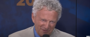 Roland Garros > Nelson Monfort sans pitié avec les joueurs français : « On fait souvent un sondage auprès des ramasseurs de balles parce qu’il y a une manière de jeter la serviette négligemment ou de la tendre sympathiquement. Ce sondage est toujours très favorable à Rafael Nadal et j’avoue que malheureusement il est un peu moins favorable aux tennismen français »