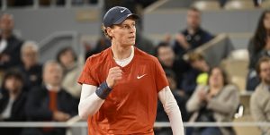 Roland Garros > Pietrangeli, jaloux de à Sinner ? « Suis-je toujours le plus grand joueur de tennis italien de tous les temps ? Je risque de ne plus l&rsquo;être, on verra à la fin de la carrière de Sinner. C&rsquo;était peut-être mieux avant, lorsque les classements étaient établis par des journalistes »
