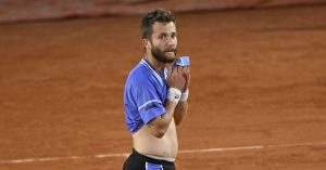 Roland Garros > Alexandra Moutet, mère de Corentin : « Il se fait mal tout seul, il est son pire ennemi. Son problème d&rsquo;hypersensibilité provoque chez lui ce sentiment d&rsquo;injustice, que ce soit vis-à-vis du public, des arbitres ou des journalistes »