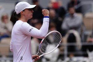 Roland-Garros : Swiatek met deux bulles et passe en quarts