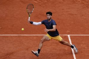 Roland-Garros: Tsitsipas au défi de sa bête noire Alcaraz