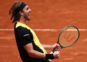 Roland-Garros : Tsitsipas pioche mais passe en quarts