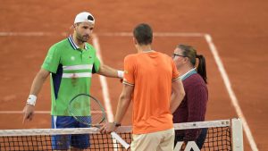 Roland-Garros : « Tu veux continuer avec la femme ? » Discussion lunaire en plein match entre Hurkacz et Dimitrov après une improbable demande
