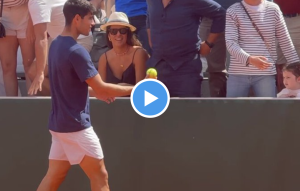 Roland Garros, Vidéos > Ce magnifique moment entre Alcaraz et un jeune fan avant la finale