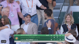 Roland Garros, Vidéos > La joie et l&rsquo;émotion de Carlos Alcaraz avec sa famille après son sacre !