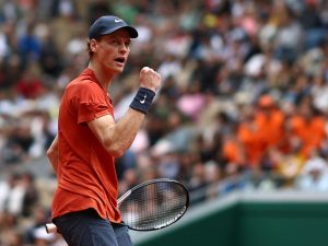 Sinner met fin aux espoirs français à Roland-Garros