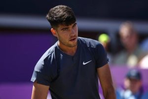 Tenant du titre, Carlos Alcaraz surpris en 8es de finale du Queen&rsquo;s