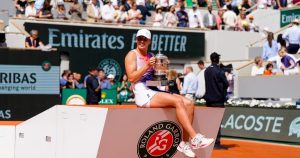 Tennis – Roland-Garros (F) : Swiatek étrille Paolini pour son quatrième titre