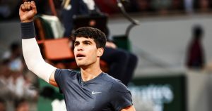 Tennis – Roland-Garros (H) : Alcaraz élimine facilement Tsitsipas et retrouve le dernier carré