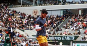 Tennis – Roland-Garros (H) : Alcaraz retrouve de sa superbe, Tsitsipas s&rsquo;en tire très bien