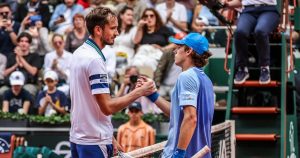 Tennis – Roland-Garros (H) : De Minaur élimine Medvedev en quatre sets