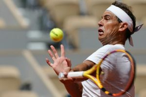 “Tu as Nadal qui est en train de tapper la balle comme un malade”