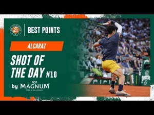Vidéo: L&rsquo;incroyable volée d&rsquo;Alcaraz contre Tsitsipas. C&rsquo;est le point du jour de la dixième journée à Roland-Garros