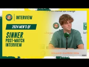 Vidéo: Regardez la conférence de presse d&rsquo;après-match de Sinner après sa victoire en quarts de finale à Roland-Garros 2024