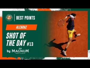 Vidéo: Regardez l&rsquo;incroyable passing-shot d&rsquo;Alcaraz contre Sinner. C&rsquo;est le point du jour lors de la 13e journée à Roland-Garros.