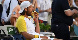 Wimbledon > Inquiétude pour Lucas Pouille avant son premier tour : « J&rsquo;avais du mal à descendre les escaliers parce que ça me faisait vraiment mal. J&rsquo;ai peut-être une petite lésion, on verra »