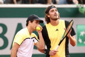 les choix douteux de Stefanos Tsitsipas avant d’affronter sa bête noire Carlos Alcaraz