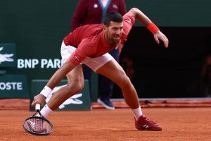 un genou à terre, Novak Djokovic ne rompt toujours pas