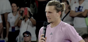 ATP – Hambourg > Les quelques mots attendus d&rsquo;Alexander Zverev pour Arthur Fils à la fin de son discours : « Tu mérites le titre. Profite de ce moment »