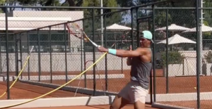 ATP, Vidéos > Pendant ce temps-là, Nadal fracasse la balle à l&rsquo;entraînement face à un joueur du Top 40