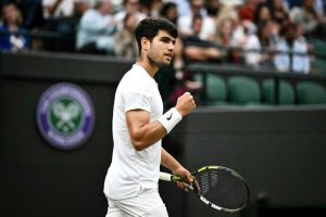 Alcaraz réagit, un set partout à Wimbledon !