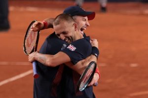 Andy Murray repousse encore sa retraite en s&rsquo;imposant en double avec Daniel Evans aux JO
