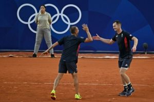 Andy Murray retarde ses adieux et attend Sander Gillé et Joran Vliegen