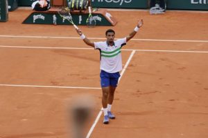Arthur Fils balaye Sebastian Baez et atteint la finale de l&rsquo;ATP 500 de Hambourg