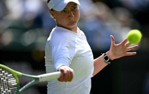 Barbora Krejcikova bat Jelena Ostapenko et complète le dernier carré