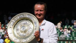 Barbora Krejcikova s&rsquo;impose en finale à Wimbledon et obtient un deuxième titre en Grand Chelem