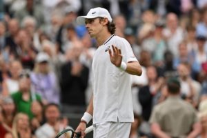 Blessé à la hanche, Alex De Minaur déclare forfait pour le simple messieurs