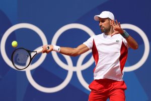 Boris Becker pense que seul Alcaraz peut empêcher Djokovic de gagner l&rsquo;or olympique