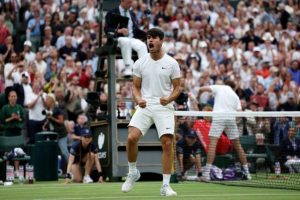 Carlos Alcaraz bousculé par Ugo Humbert mais en quarts de finale de Wimbledon