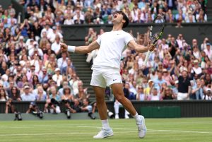 Carlos Alcaraz ne laisse aucune chance à Novak Djokovic