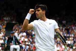 Carlos Alcaraz réussit son entrée en lice à Wimbledon